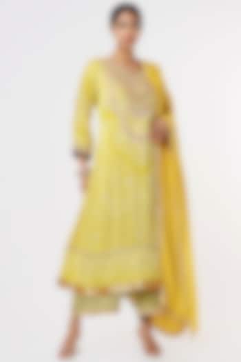 Lime Silk Embroidered Kurta Set by Sangeeta Kilachand at Pernia's Pop Up Shop