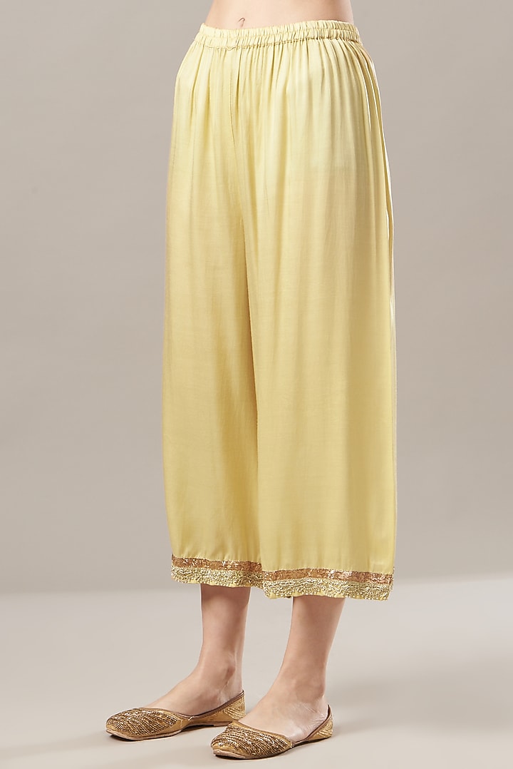Cream Chikan Kurta Set by Sangeeta Kilachand at Pernia's Pop Up Shop