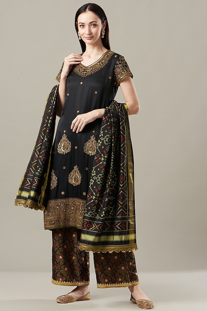 Black Marodi Embroidered Kurta Set by Sangeeta Kilachand