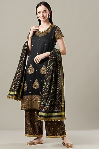 Black Marodi Embroidered Kurta Set by Sangeeta Kilachand