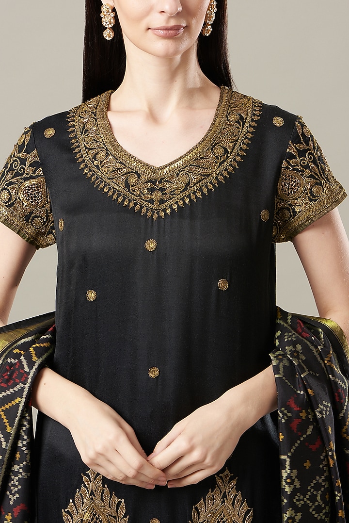 Black Marodi Embroidered Kurta Set by Sangeeta Kilachand at Pernia's Pop Up Shop