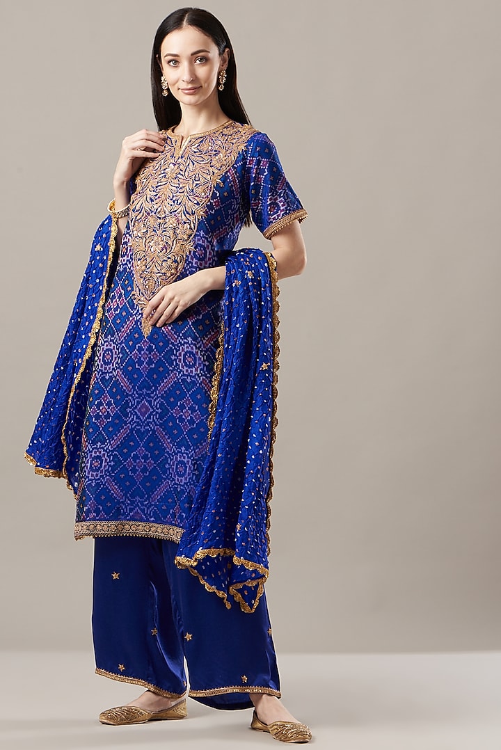 Blue Embroidered Kurta Set by Sangeeta Kilachand at Pernia's Pop Up ...