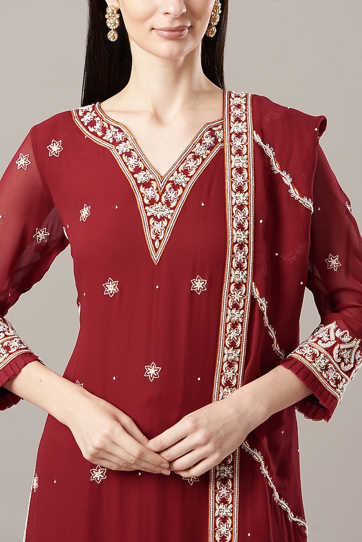 Red Embroidered Kurta Set by Sangeeta Kilachand at Pernia's Pop Up Shop