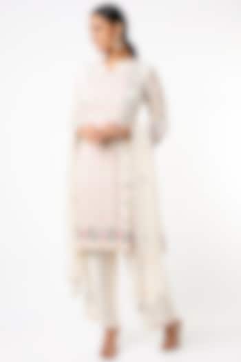 White Embroidered Kurta Set by Sangeeta Kilachand at Pernia's Pop Up Shop