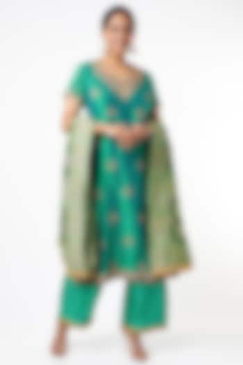 Emerald Green Kurta Set With Boota Work by Sangeeta Kilachand at Pernia's Pop Up Shop