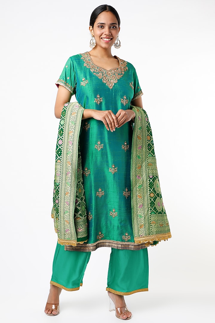 Emerald Green Kurta Set With Boota Work by Sangeeta Kilachand at Pernia's Pop Up Shop