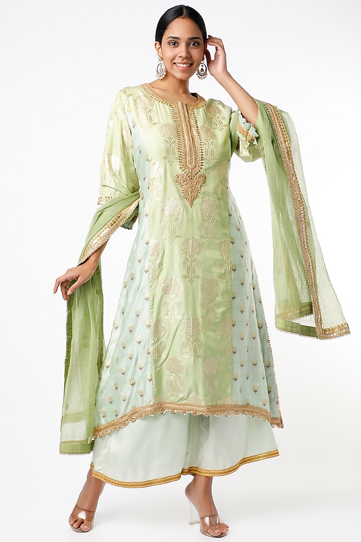 Green Embroidered Kurta Set by Sangeeta Kilachand