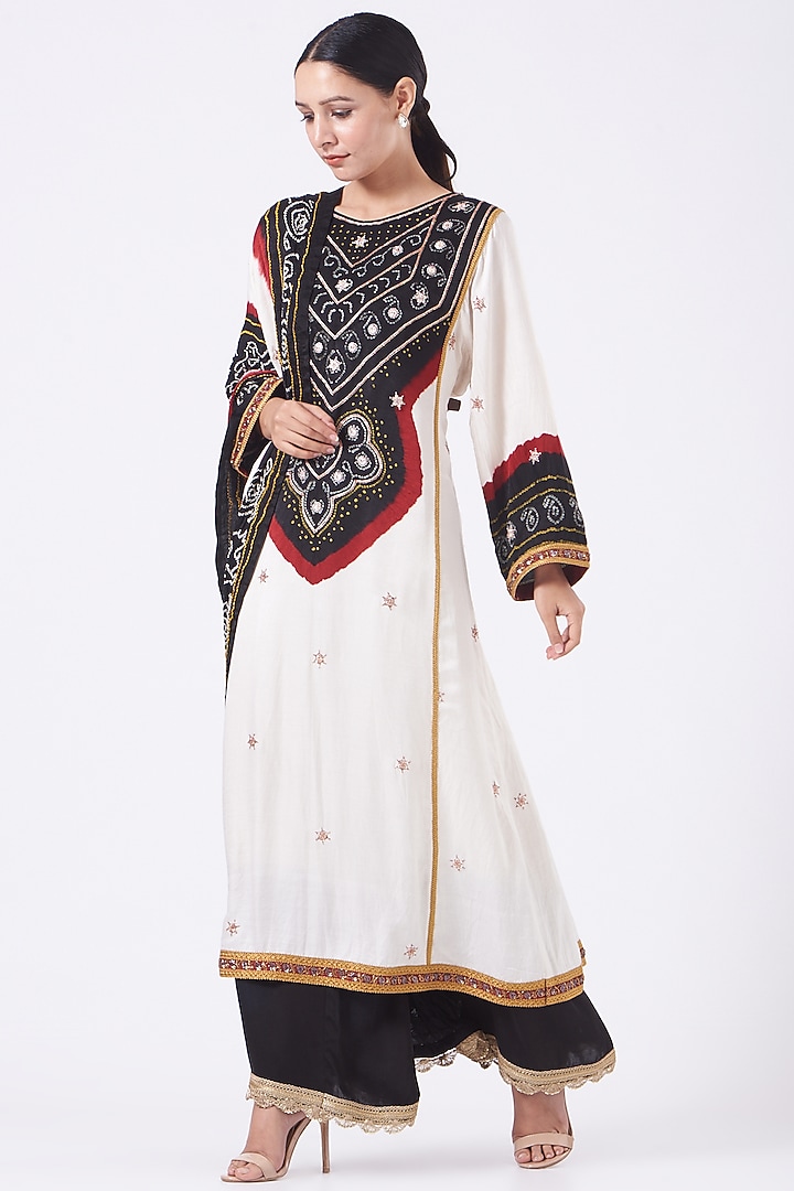 White & Black Bandhani Kurta Set by Sangeeta Kilachand at Pernia's Pop Up Shop