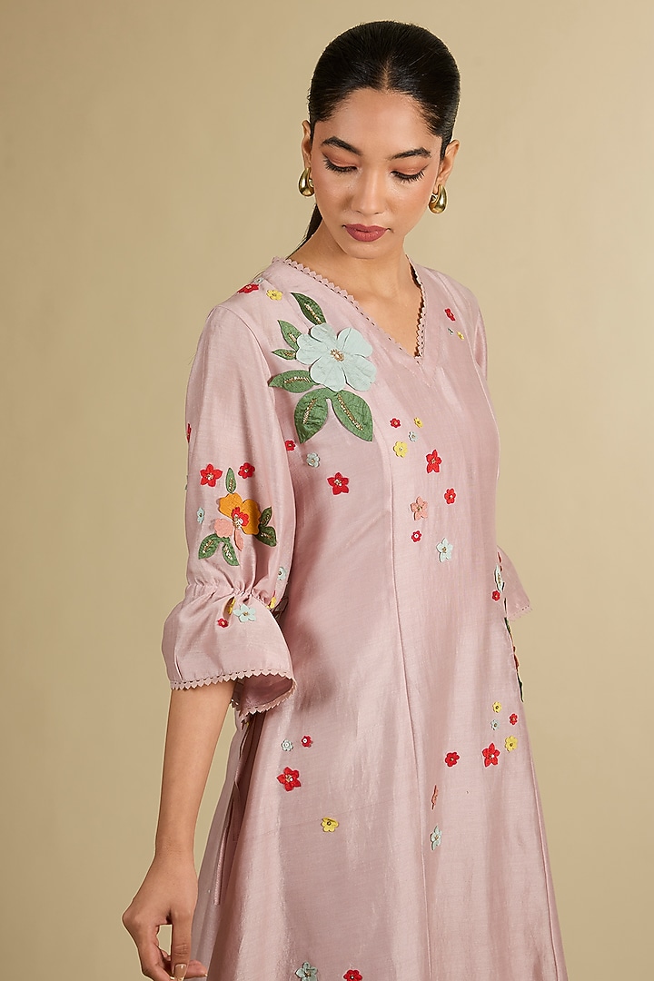 Peach Chanderi Hand Embroidered Kurta by Sahil Kochhar at Pernia's Pop Up Shop