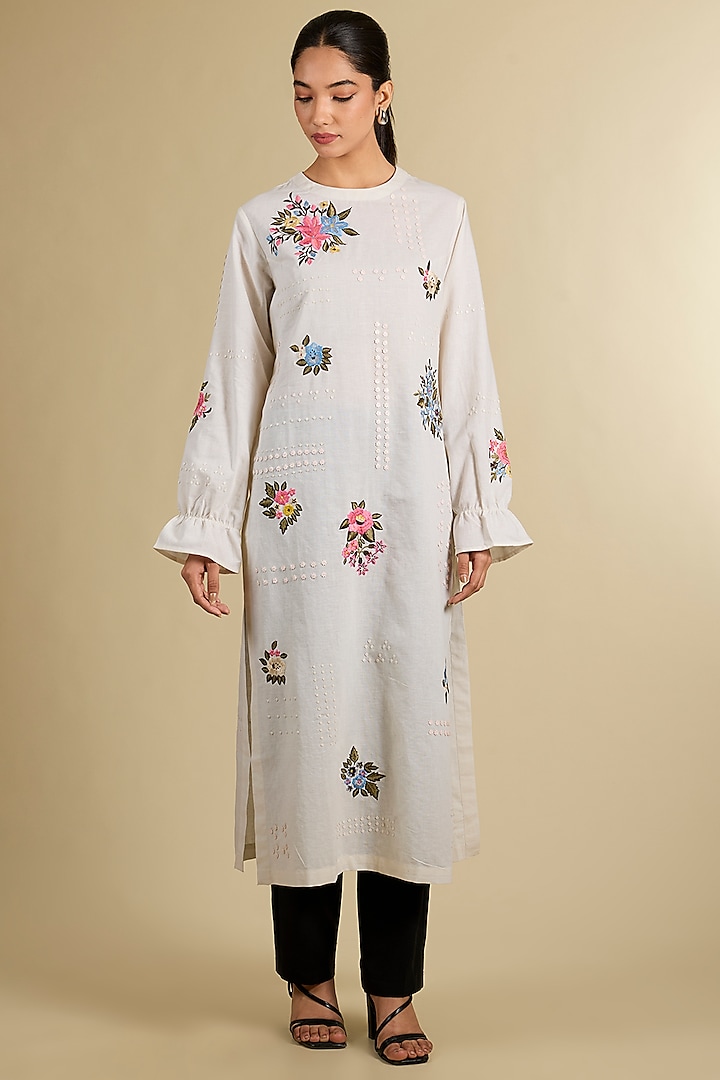 Ivory Chanderi Applique Hand Embroidered Kurta by Sahil Kochhar at Pernia's Pop Up Shop