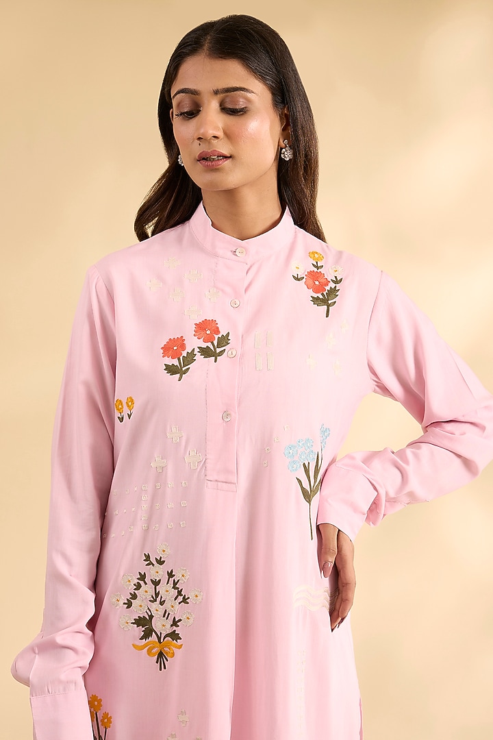 Pink Rayon Hand Embroidered Kurta by Sahil Kochhar at Pernia's Pop Up Shop