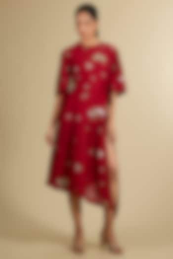 Red Chanderi Applique Hand Embroidered Kurta by Sahil Kochhar at Pernia's Pop Up Shop