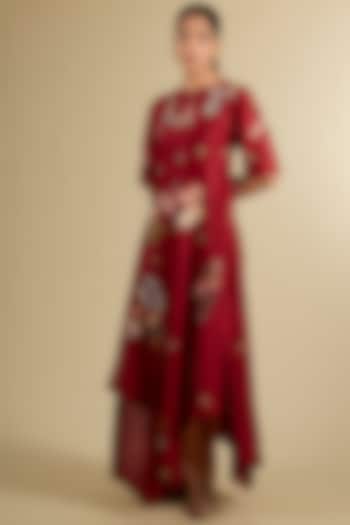 Red Chanderi Applique Hand Embroidered Kurta by Sahil Kochhar at Pernia's Pop Up Shop