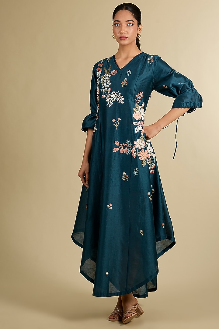Blue Chanderi Applique Hand Embroidered Kurta by Sahil Kochhar at Pernia's Pop Up Shop