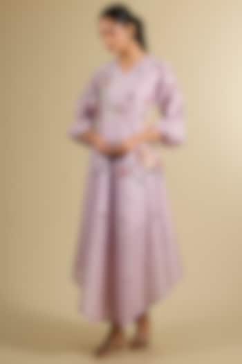 Lilac Chanderi Applique Hand Embroidered Kurta by Sahil Kochhar at Pernia's Pop Up Shop