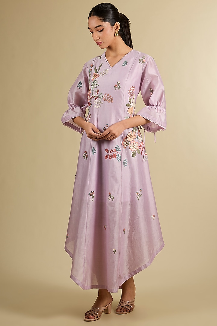Lilac Chanderi Applique Hand Embroidered Kurta by Sahil Kochhar at Pernia's Pop Up Shop