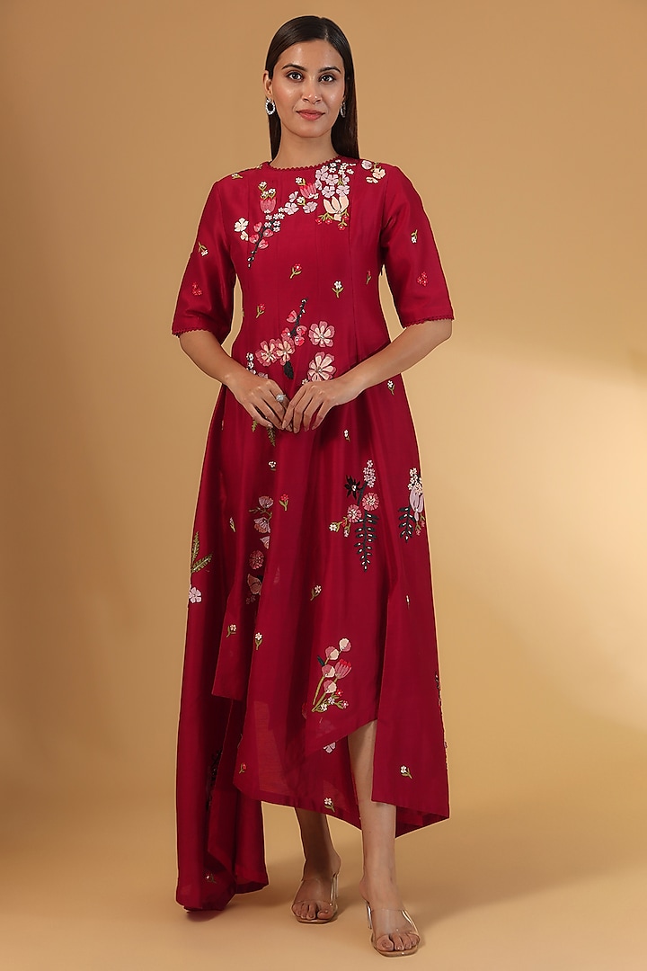 Red Chanderi Floral Applique Work Tunic by Sahil Kochar at Pernia's Pop Up Shop