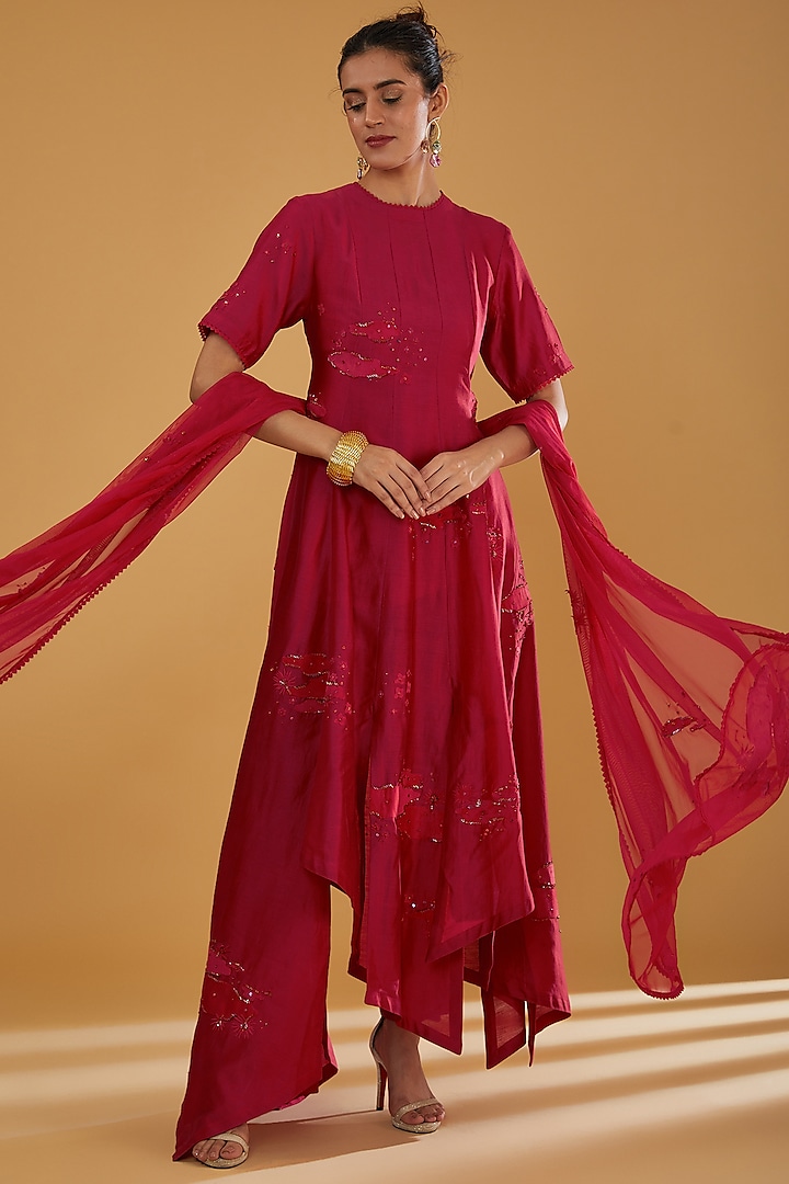 Red Chanderi Embroidered Kurta Set by Sahil Kochar at Pernia's Pop Up Shop