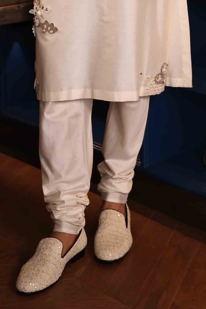 Ivory Katan Silk Hand Embroidered Kurta Set by Sahil Kochhar Men at Pernia's Pop Up Shop