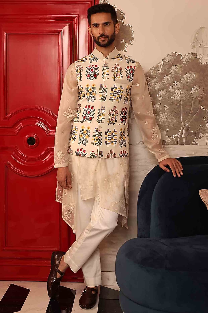 Ivory Katan Silk Hand Embroidered Bundi Jacket by Sahil Kochhar Men at Pernia's Pop Up Shop
