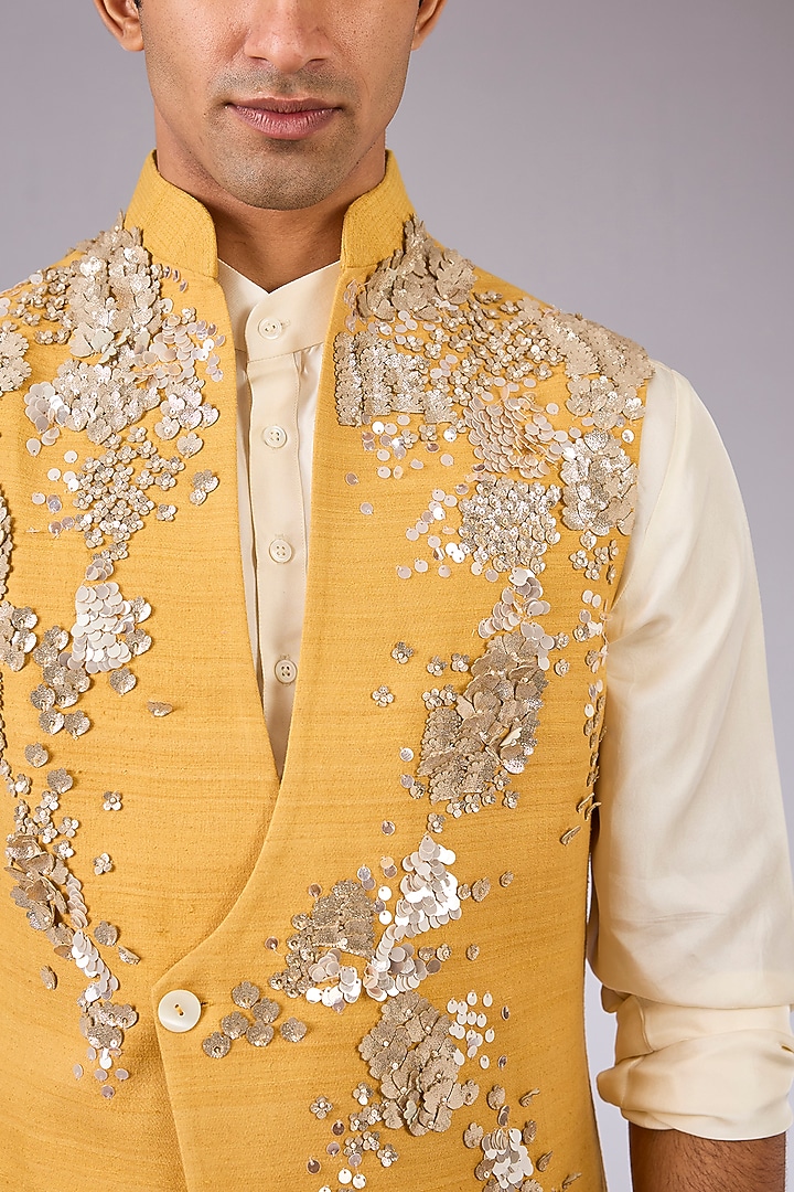 Mustard Matka Silk Hand Embroidered Bundi Jacket Set by Sahil Kochhar Men at Pernia's Pop Up Shop
