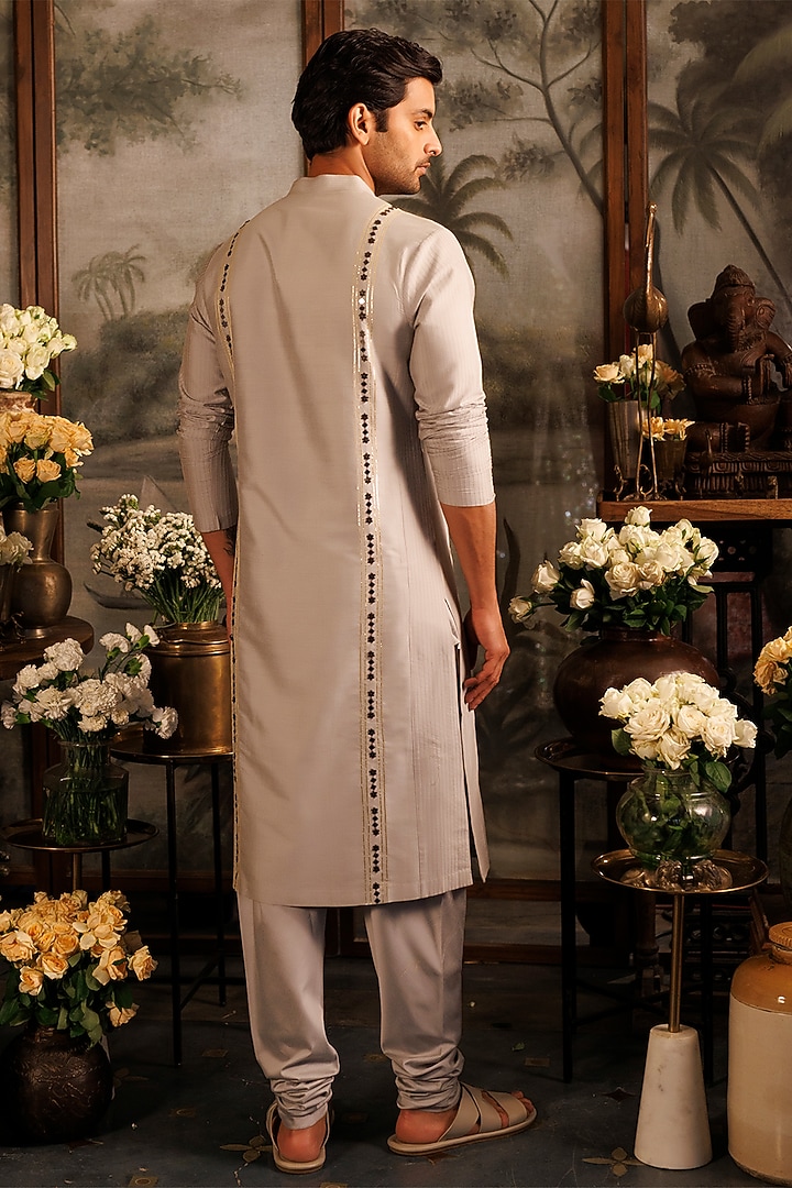 Grey Katan Silk Thread Machine Embroidered Kurta Set by Sahil Kochhar Men at Pernia's Pop Up Shop