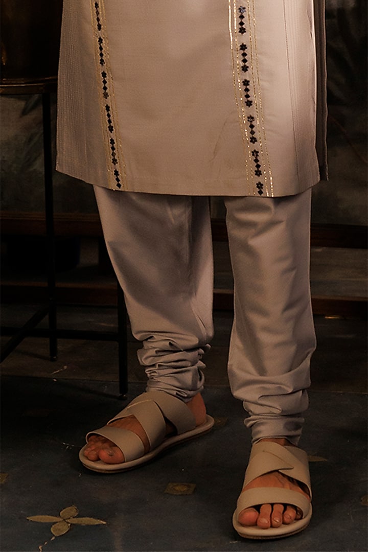 Grey Katan Silk Thread Machine Embroidered Kurta Set by Sahil Kochhar Men at Pernia's Pop Up Shop