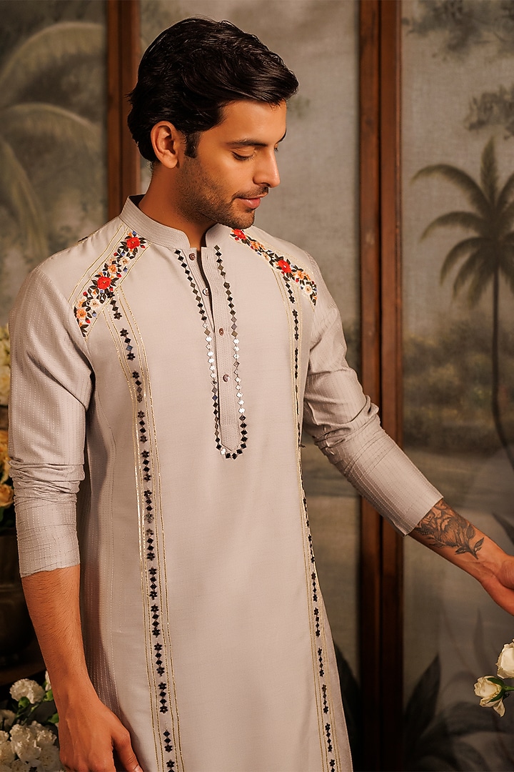 Grey Katan Silk Thread Machine Embroidered Kurta Set by Sahil Kochhar Men at Pernia's Pop Up Shop