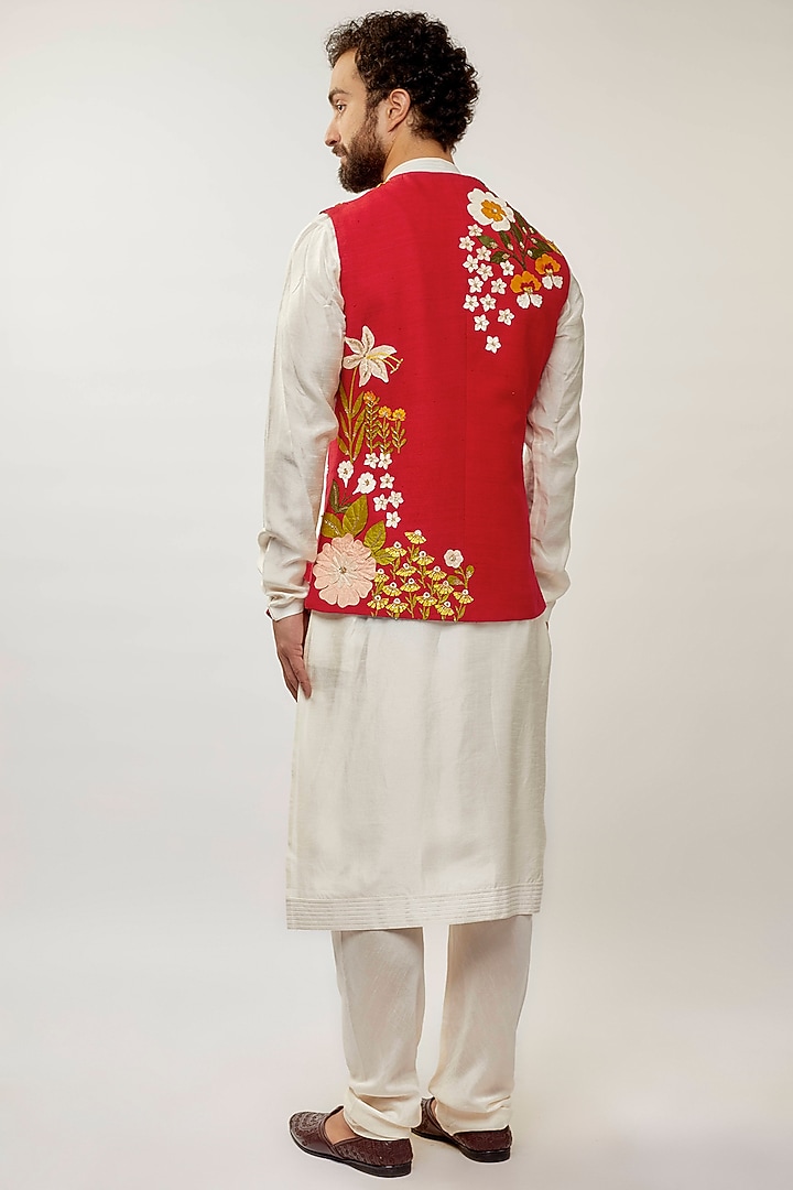 Red Silk Applique Embroidered Bundi Jacket by Sahil Kochhar Men at Pernia's Pop Up Shop