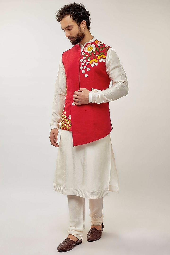 Red Silk Applique Embroidered Bundi Jacket by Sahil Kochhar Men at Pernia's Pop Up Shop