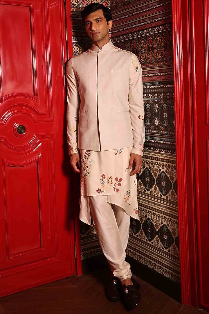 Ivory Suiting Hand Embroidered Bundi Jacket by Sahil Kochhar Men at Pernia's Pop Up Shop