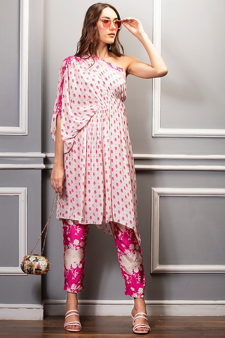 White & Hot Pink Printed One-Shoulder Tunic Set by Sakshi Girri at Pernia's Pop Up Shop