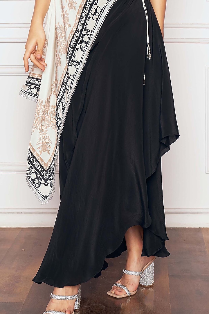 Black Crepe Printed Skirt Party Wear Saree Set by Sakshi Girri at Pernia's Pop Up Shop