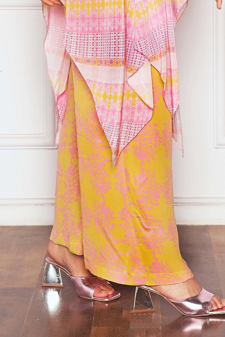 Pink Crepe Printed Tunic Set by Sakshi Girri at Pernia's Pop Up Shop