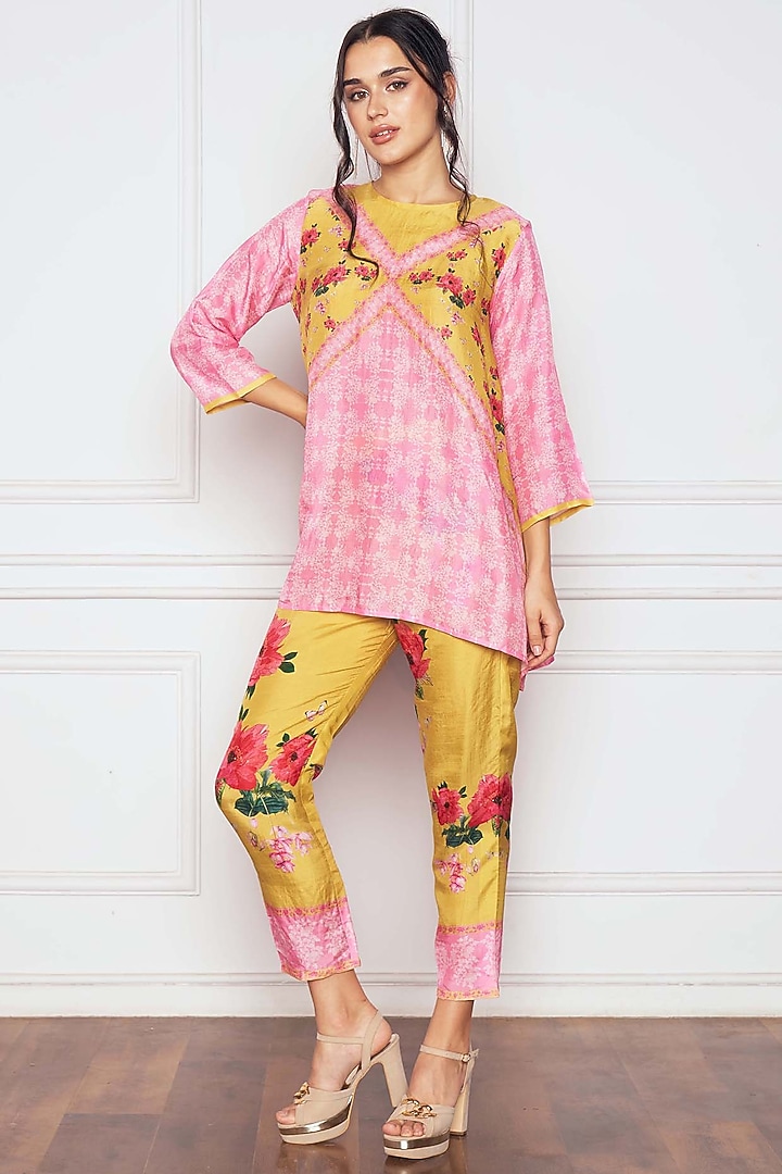 Pink Dupion Silk Floral Printed Tunic Set by Sakshi Girri at Pernia's Pop Up Shop