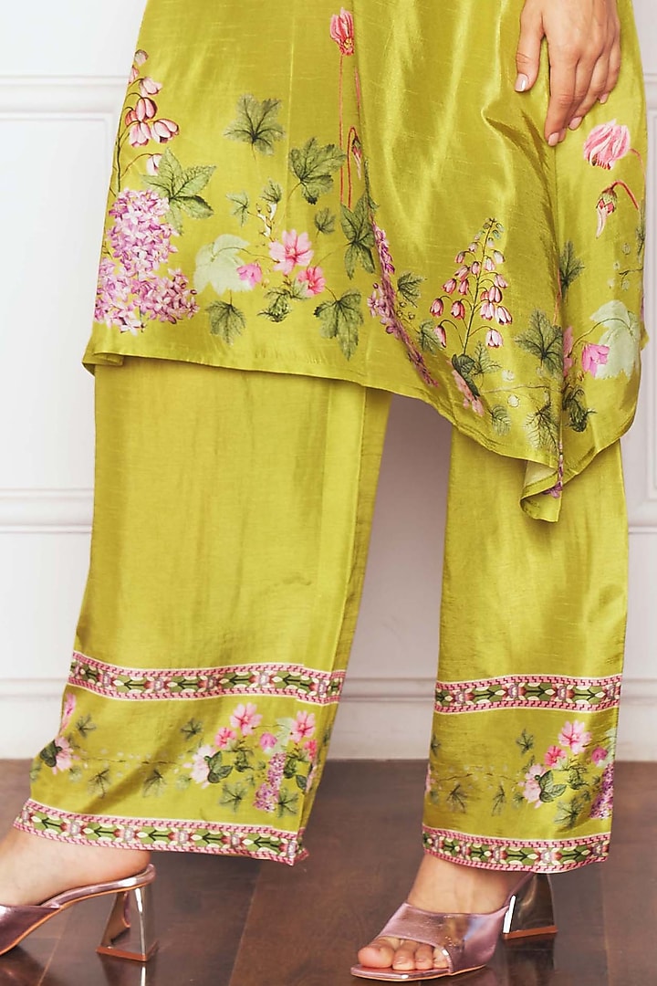 Bright Green Dupion Silk Floral Printed Kurta Set by Sakshi Girri at Pernia's Pop Up Shop