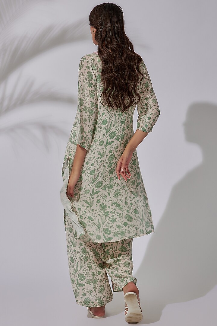 Green Natural Crepe Printed & Embroidered Kurta Set by Sakshi Girri at Pernia's Pop Up Shop