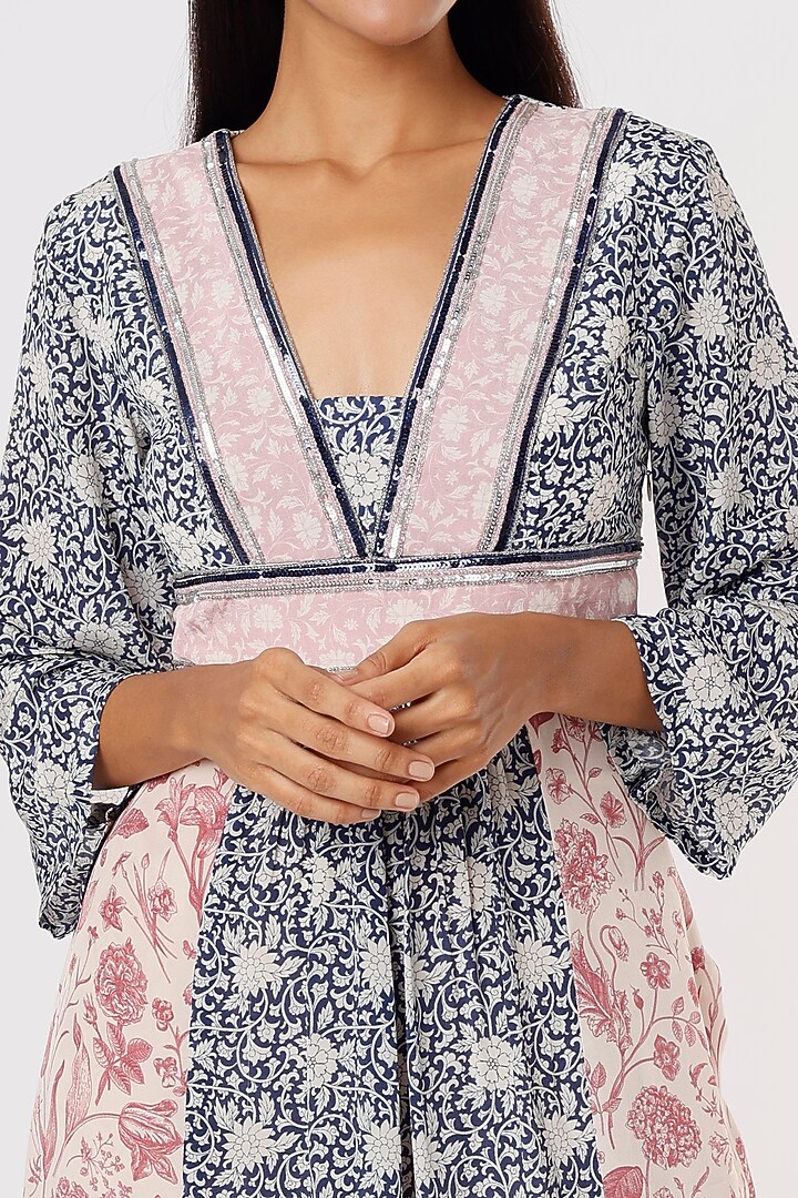 Blue Floral Printed Kurta Set by Sakshi Girri at Pernia's Pop Up Shop