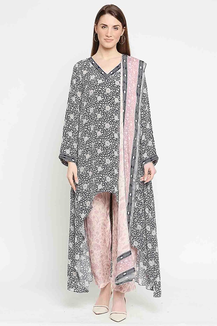 Navy Blue Embroidered Asymmetrical Kurta Set by Sakshi Girri at Pernia's Pop Up Shop