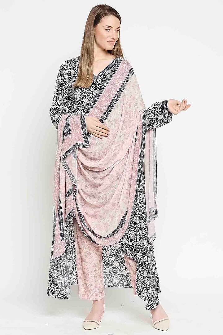 Navy Blue Embroidered Asymmetrical Kurta Set by Sakshi Girri at Pernia's Pop Up Shop
