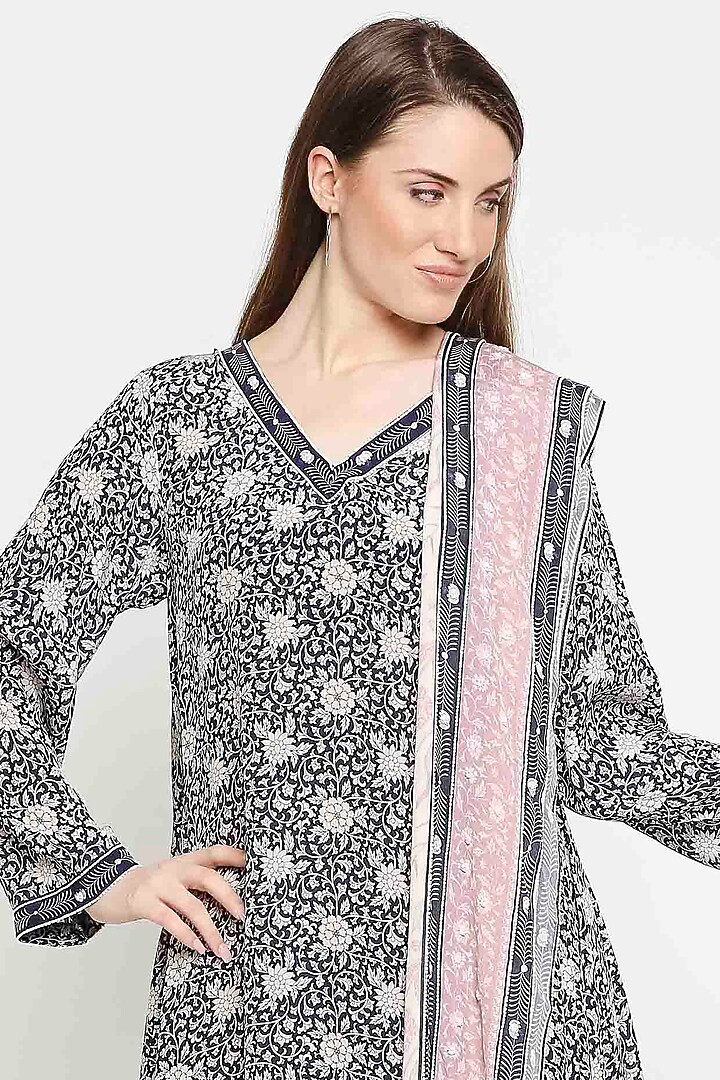Navy Blue Embroidered Asymmetrical Kurta Set by Sakshi Girri at Pernia's Pop Up Shop