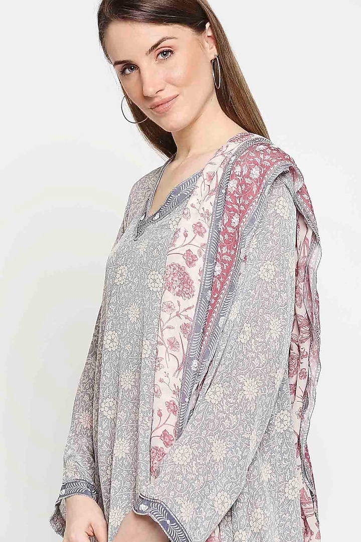 Lavender Embroidered Asymmetrical Kurta Set by Sakshi Girri at Pernia's Pop Up Shop