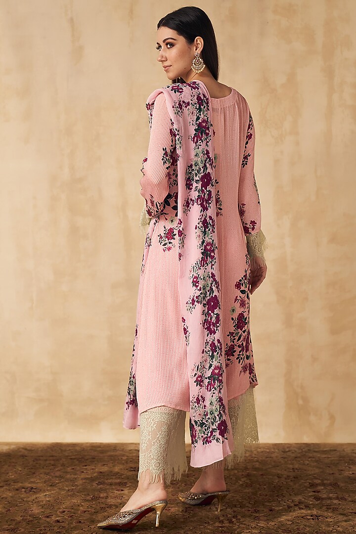 Salmon Pink Floral Printed Kurta Set by Sakshi Girri at Pernia's Pop Up Shop