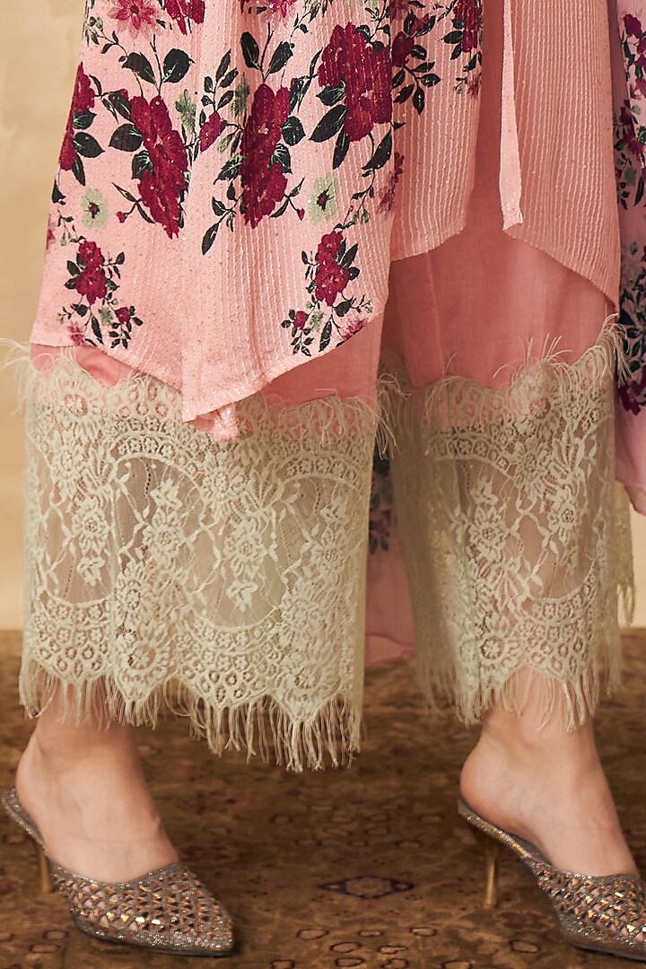 Salmon Pink Floral Printed Kurta Set by Sakshi Girri at Pernia's Pop Up Shop