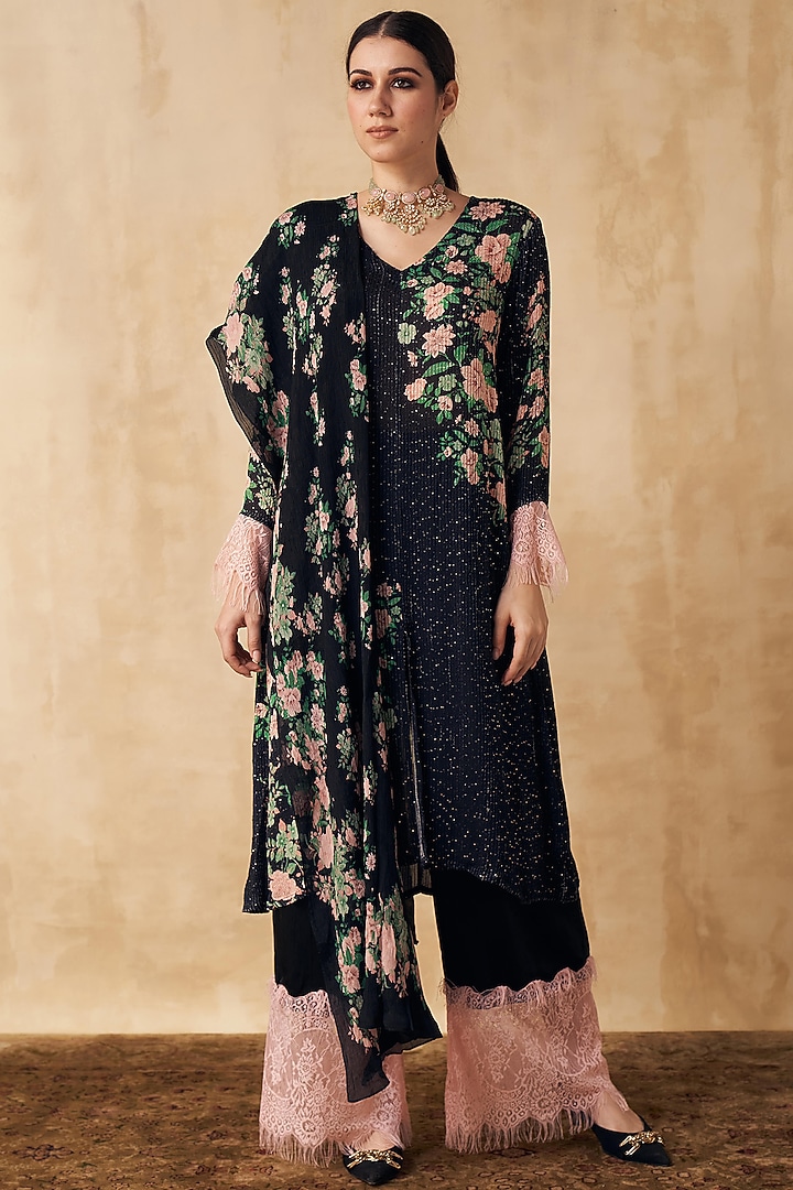 Black Floral Printed Kurta Set by Sakshi Girri at Pernia's Pop Up Shop