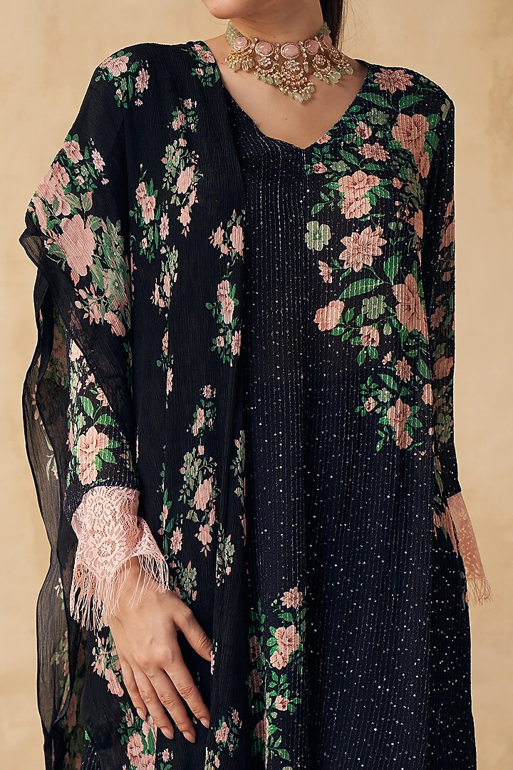 Black Floral Printed Kurta Set by Sakshi Girri at Pernia's Pop Up Shop