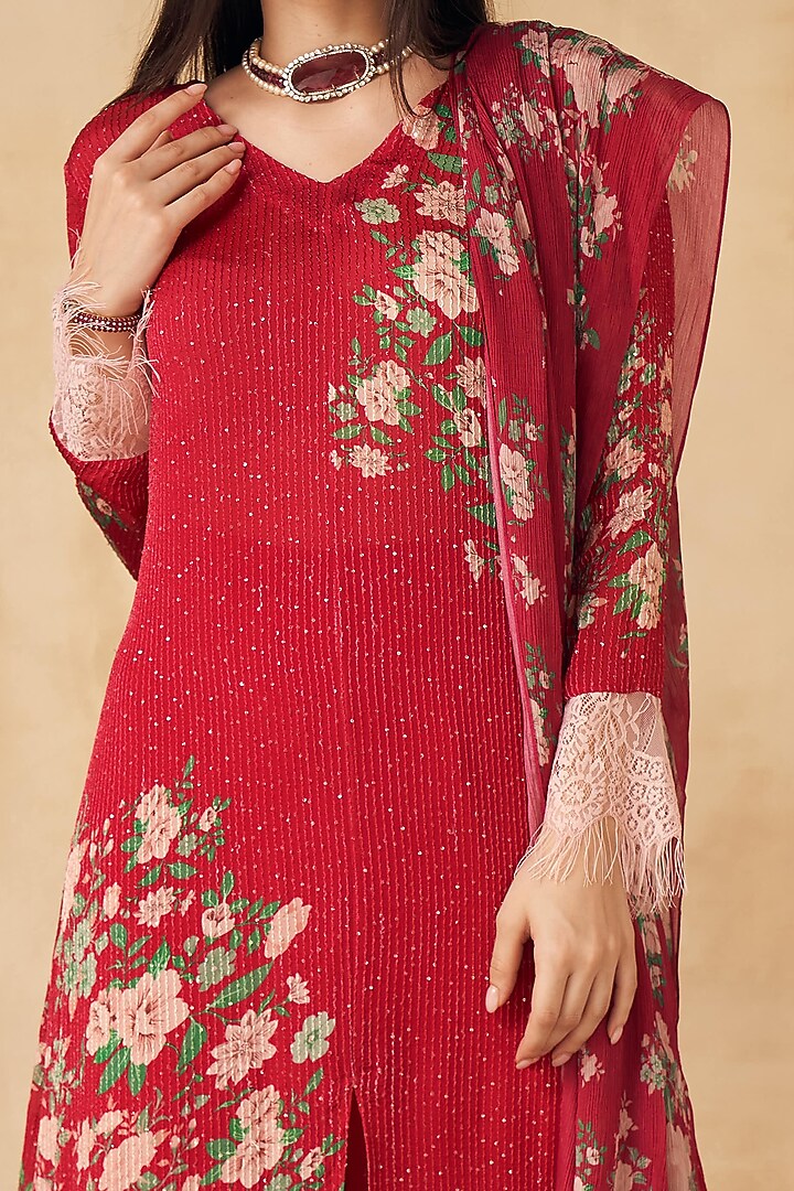 Ruby Pink Floral Printed Kurta Set by Sakshi Girri at Pernia's Pop Up Shop