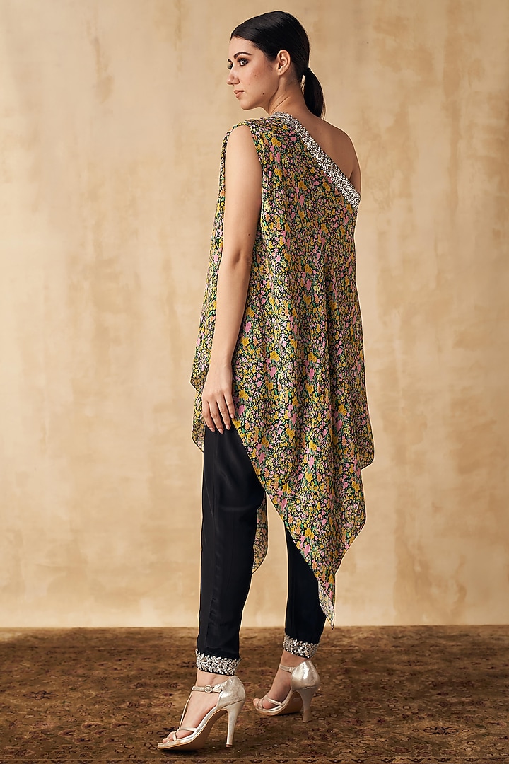 Black Printed & Embellished Tunic Set by Sakshi Girri at Pernia's Pop Up Shop