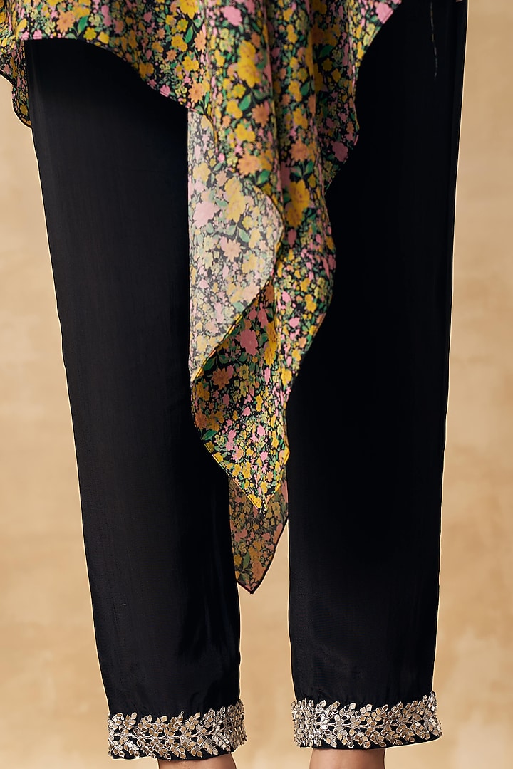Black Printed & Embellished Tunic Set by Sakshi Girri at Pernia's Pop Up Shop