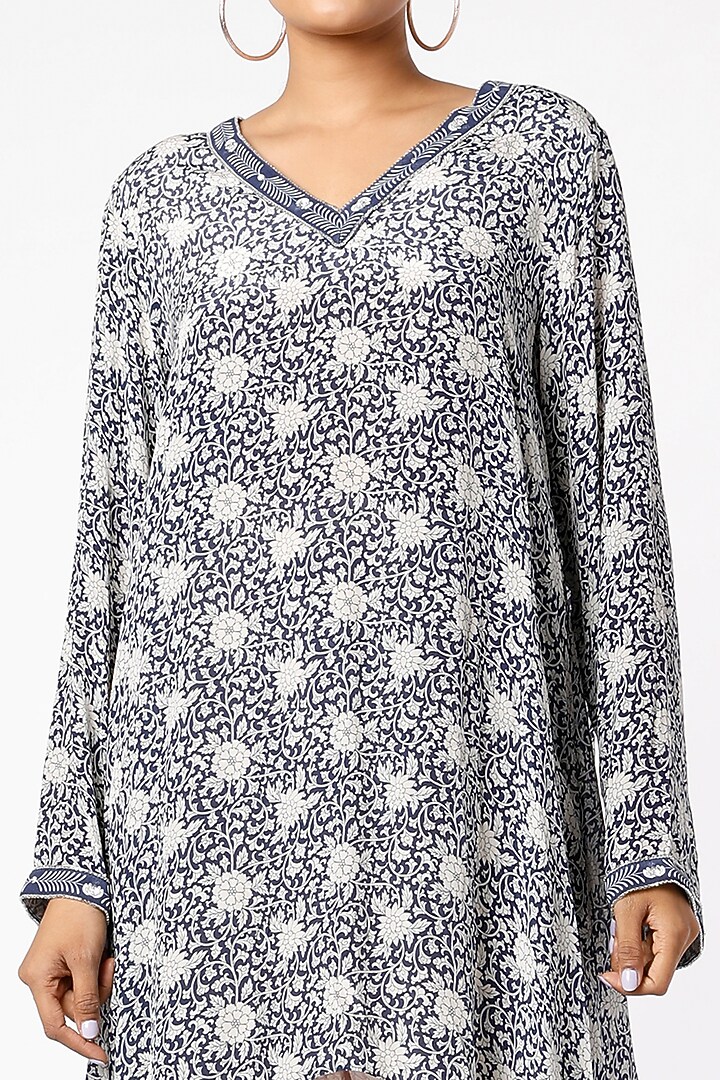 Navy Blue Embroidered Asymmetrical Kurta Set by Sakshi Girri at Pernia's Pop Up Shop